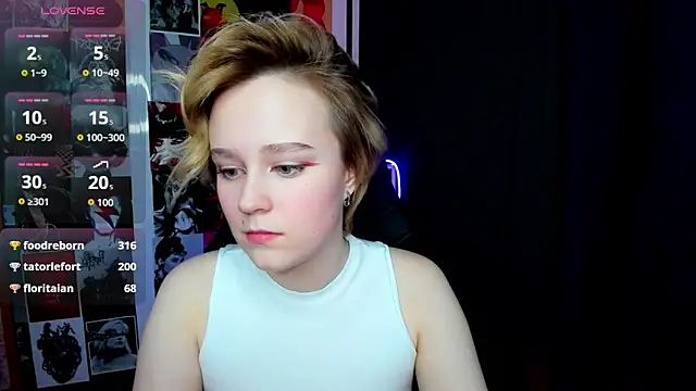 Ellie_Heavenly's cam snapshot