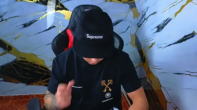 Kevin22_222 live sex cam