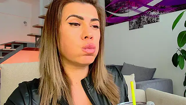 LaranyaX live sex cam