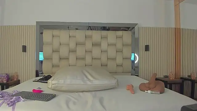 noah_pariss's cam snapshot