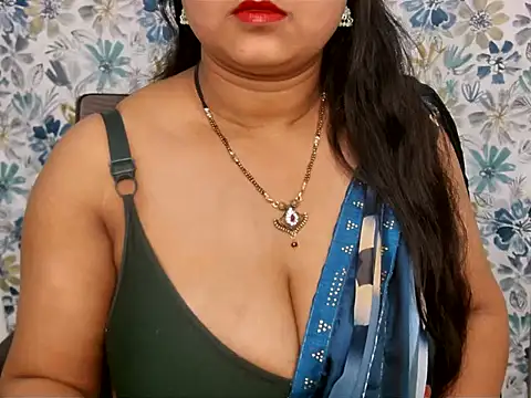 YOUR_URVI_'s cam snapshot