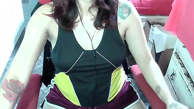 ManuEscarlate13 live sex cam