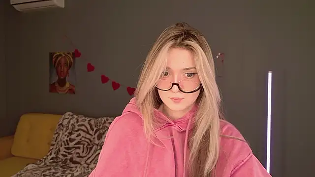 BellaSink's cam snapshot