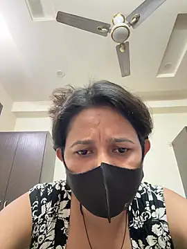 raavigirl's cam snapshot