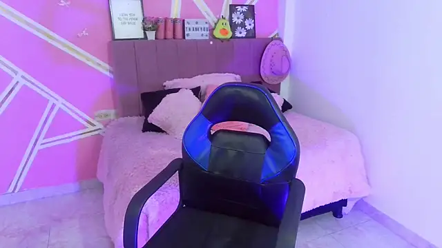 Natasha_Romanof18's cam snapshot