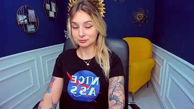 LilFleurish's cam snapshot