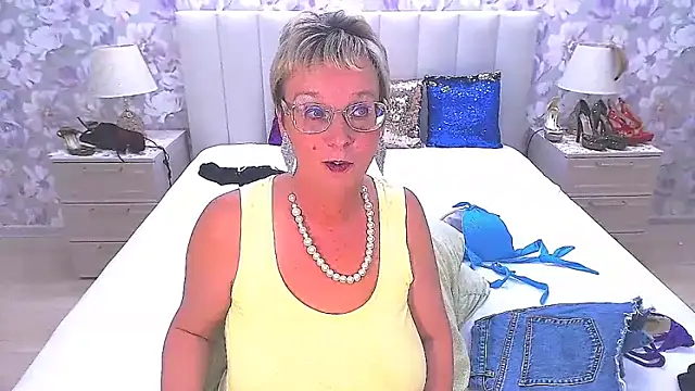 MilfyMommyXX's cam snapshot