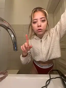 MelliMoon's cam snapshot