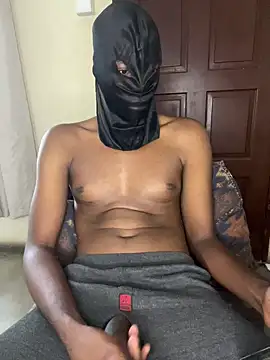 Gifttheskimaskboy014 live sex cam