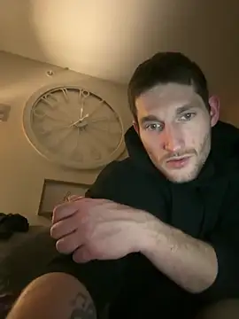 Aarondeweese27 live sex cam