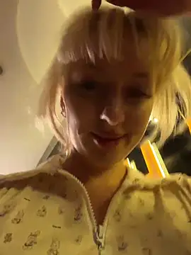 RonnieKiss live sex cam