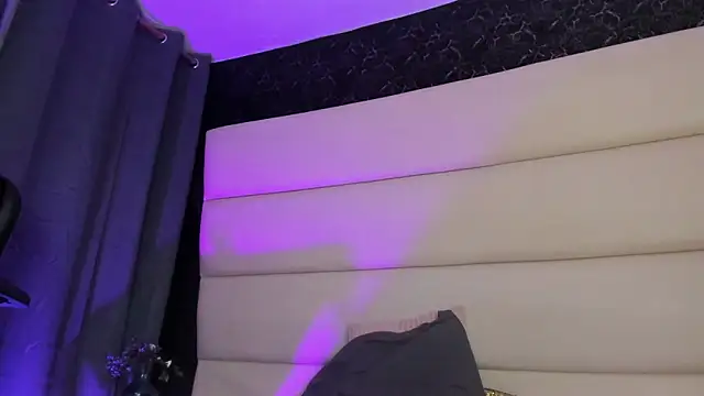 IsabellaRossi_ live sex cam