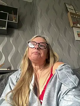 Anastasia-BlondeXX's cam snapshot