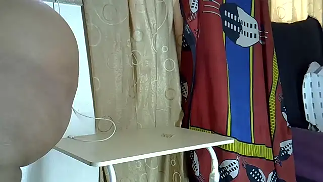 AddictiveAssCurves's cam snapshot