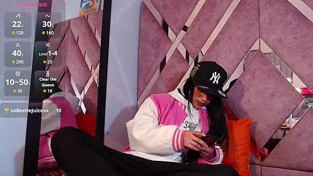 MeghanQueen__ live sex cam