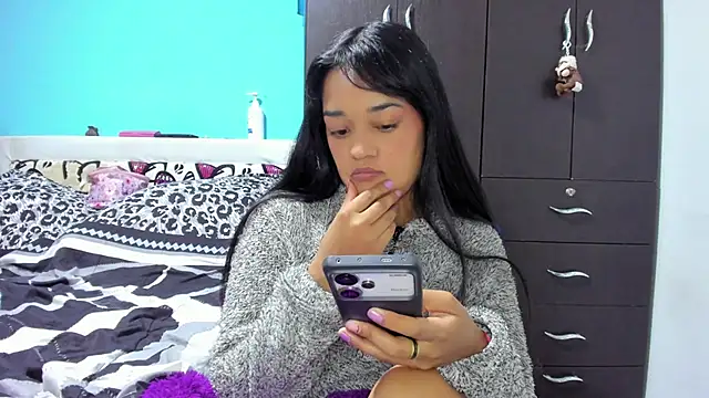 LazyandSniffer28 live sex cam