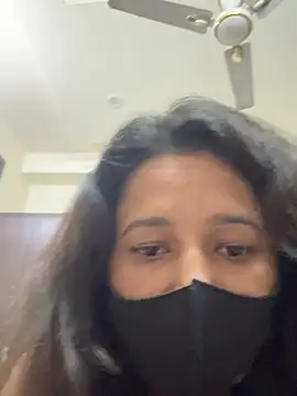 raavigirl's cam snapshot